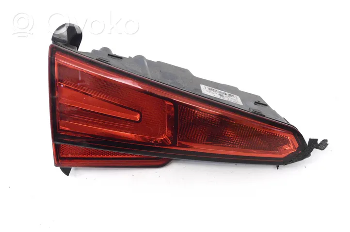 Audi A4 S4 B9 Lampy tylnej klapy bagażnika 8W5945075A