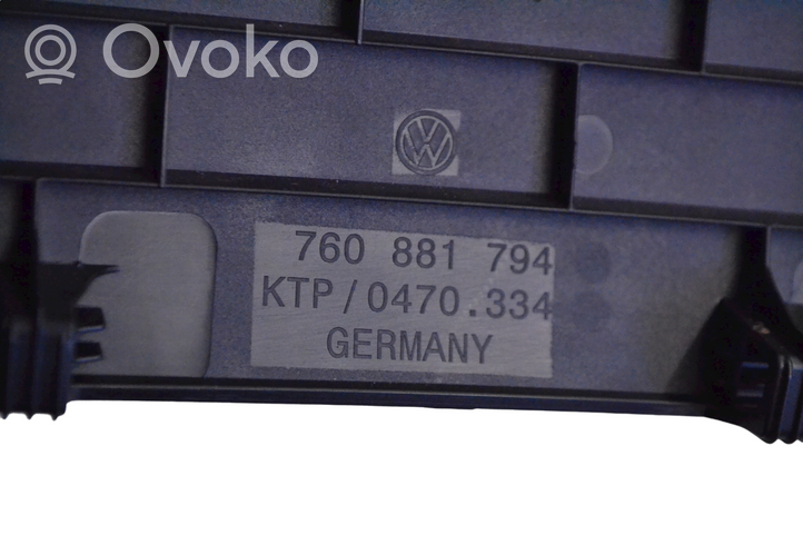 Volkswagen Touareg III Ramka schowka deski rozdzielczej 760881794