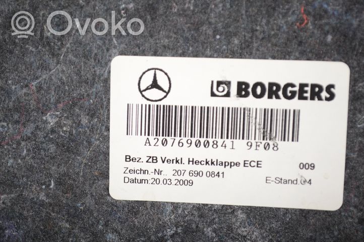 Mercedes-Benz E A207 Garniture de hayon A2076900841