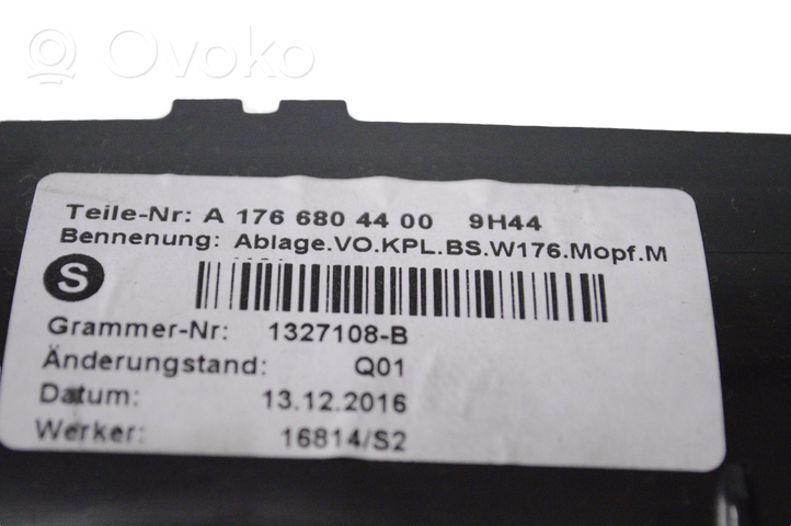 Mercedes-Benz CLA C117 X117 W117 Peleninė panelėje A1766804400