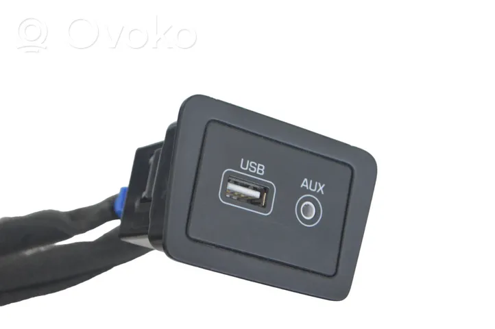 Hyundai Santa Fe Connettore plug in AUX 961202W500