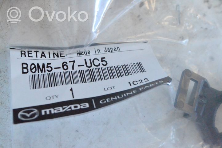 Mazda 3 II Uchwyt przedniego czujnika parkowania PDC B0M567UC5