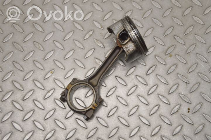 Opel Vectra C Piston 674