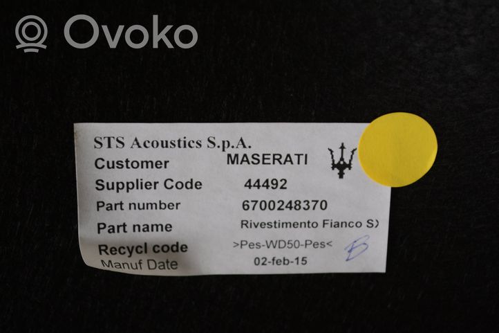 Maserati Ghibli Tavaratilan/takakontin alempi sivuverhoilu 6700248370