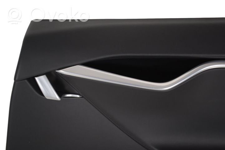Tesla Model S Boczki / Poszycie drzwi tylnych 