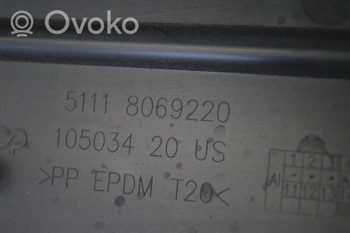 BMW X5 G05 Ramka przedniej tablicy rejestracyjnej 8069220