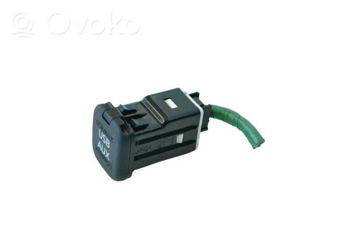 Mazda 6 Câble adaptateur AUX KD45669U0