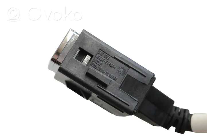 Opel Crossland X USB-pistokeliitin U2K10A1D551