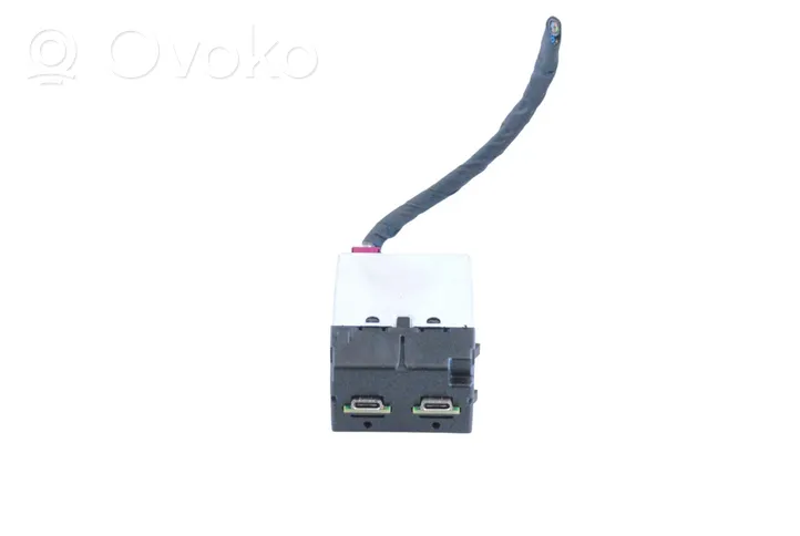 Volvo XC40 Gniazdo / Złącze USB 32375814