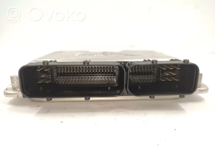 Audi A4 Allroad Unité de commande, module ECU de moteur 8E0907401B