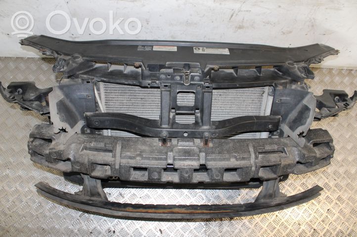 Volkswagen PASSAT B6 Radiatorių panelė (televizorius) 3C0010409J