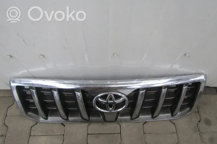 Toyota Land Cruiser (J200) Grotelės priekinės 53111-60500