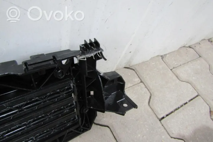 Audi A4 S4 B9 8W Radiatoru dekoratīvā apdare 8W0807298