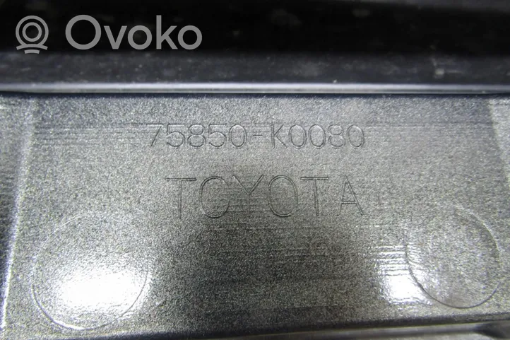 Toyota Yaris XP210 Etukynnys (korin osa) 75850