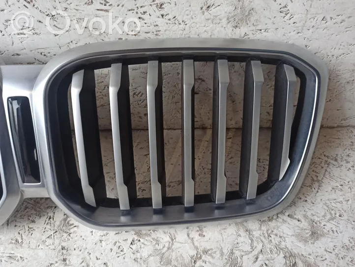 BMW X3 G01 Maskownica / Grill / Atrapa górna chłodnicy 9881906