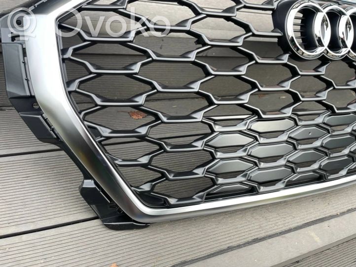 Audi Q3 F3 Etupuskurin ylempi jäähdytinsäleikkö 83F853651