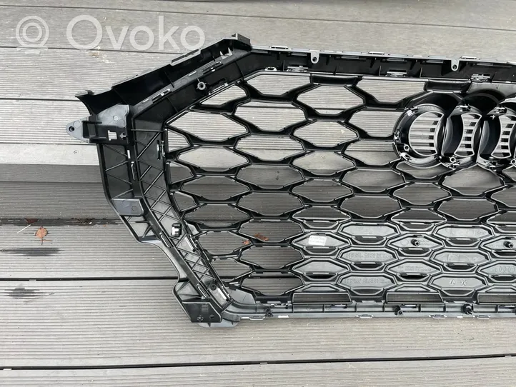 Audi Q3 F3 Maskownica / Grill / Atrapa górna chłodnicy 83F853651