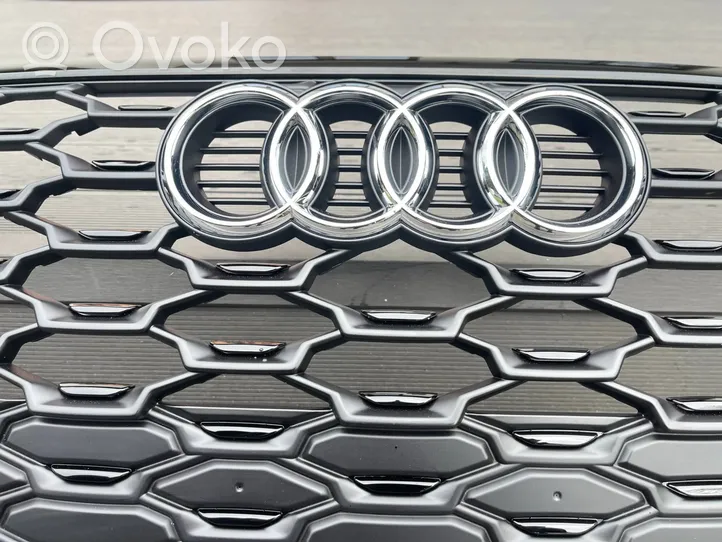 Audi Q3 F3 Maskownica / Grill / Atrapa górna chłodnicy 83F853651