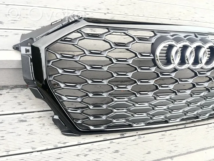 Audi Q3 F3 Maskownica / Grill / Atrapa górna chłodnicy 83F853651