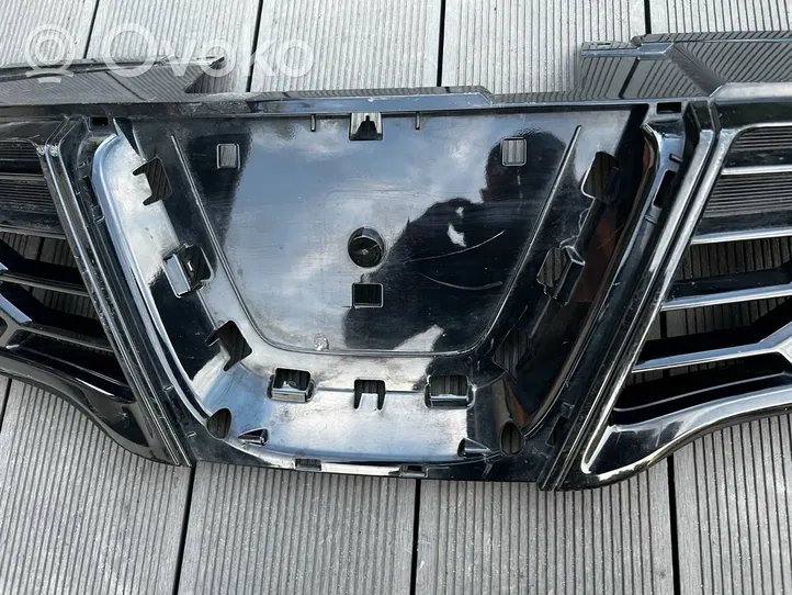 Nissan Qashqai Grille calandre supérieure de pare-chocs avant 62310BR00A