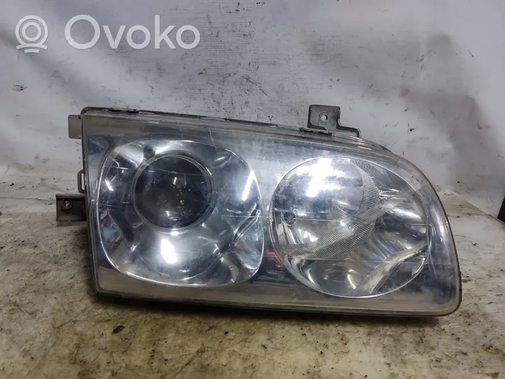 Hyundai Trajet Lampa przednia 821023AXXX