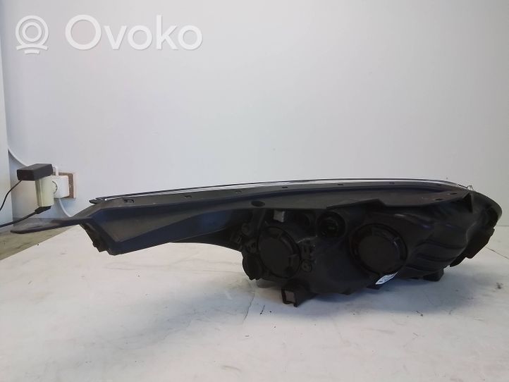 KIA Ceed Lampa przednia J792121030