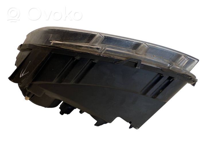 Dacia Duster Lampa przednia 1305236684