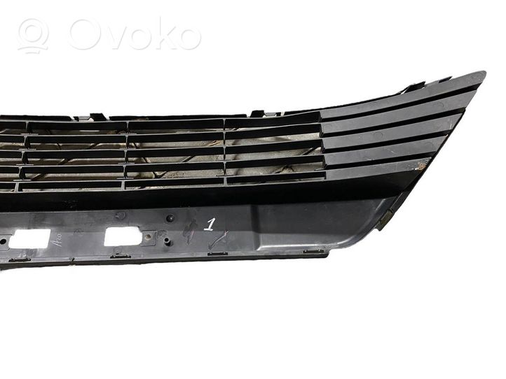 Toyota Avensis T270 Etupuskurin ylempi jäähdytinsäleikkö 5311205090