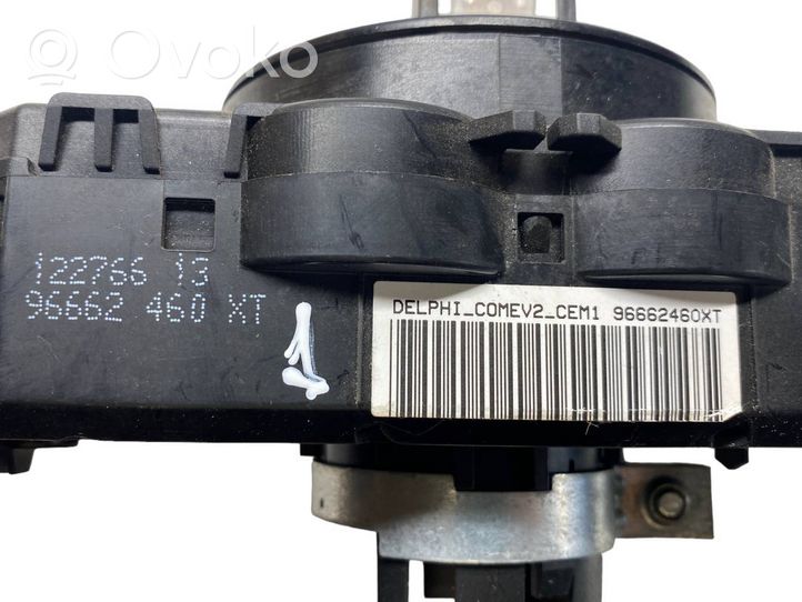 Citroen Berlingo Interruptor/palanca de limpiador de luz de giro 96662460XT