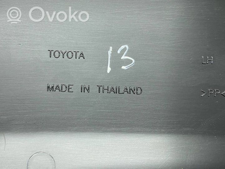 Toyota Hilux VIII Etupyöräkotelon koristelista 