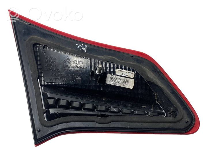 Citroen C4 II Lampy tylnej klapy bagażnika 9672155480