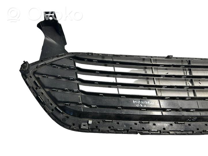 Ford Mondeo MK V Grotelės priekinės JS7B8200B