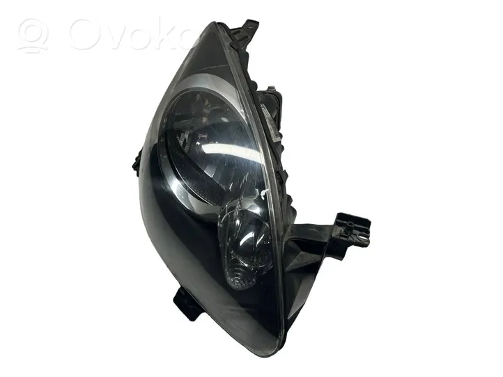 Toyota Aygo AB10 Lampa przednia 811100H010