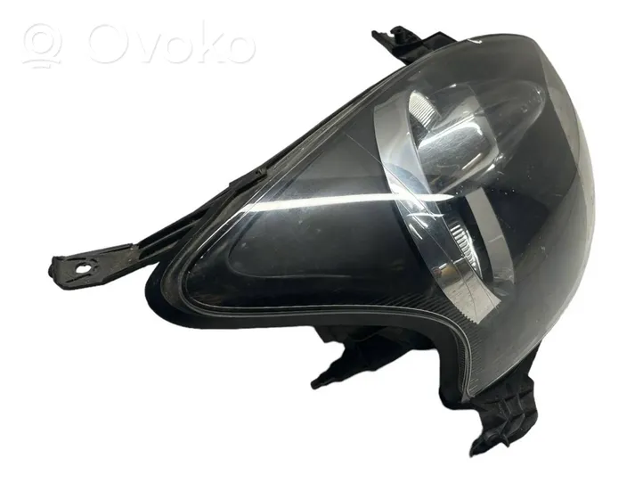 Toyota Aygo AB10 Lampa przednia 811100H010