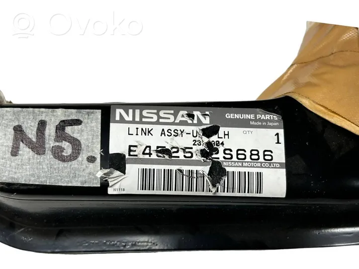 Nissan PickUp Wahacz przedni E45252S686