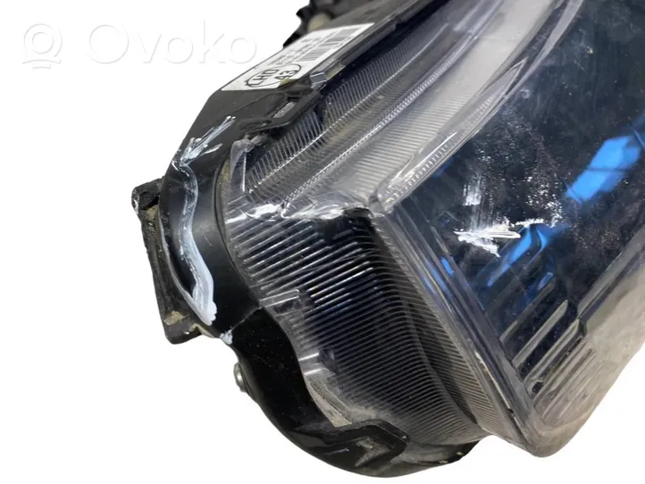 Toyota Corolla Verso E121 Headlight/headlamp 811100F090