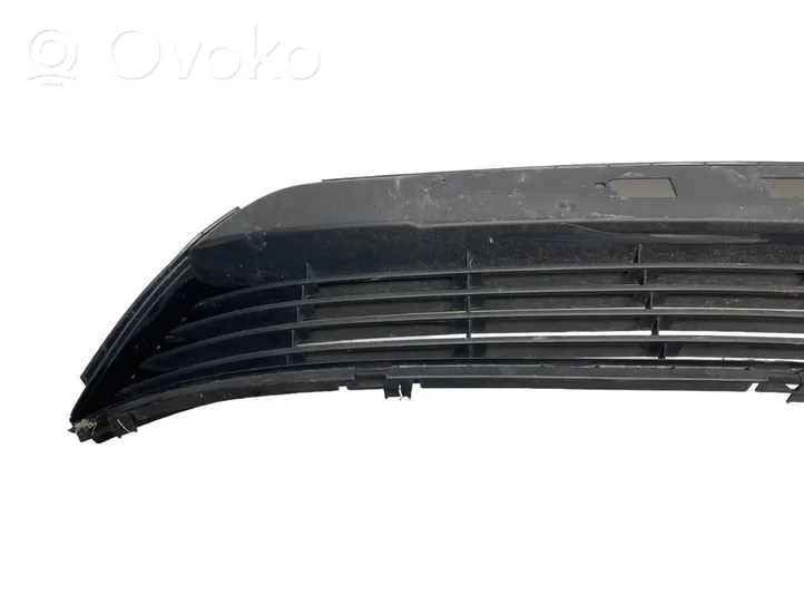 Toyota Avensis T270 Front bumper lower grill 5311205090