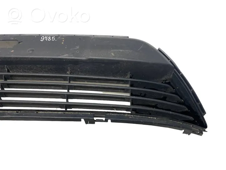 Toyota Avensis T270 Front bumper lower grill 5311205090