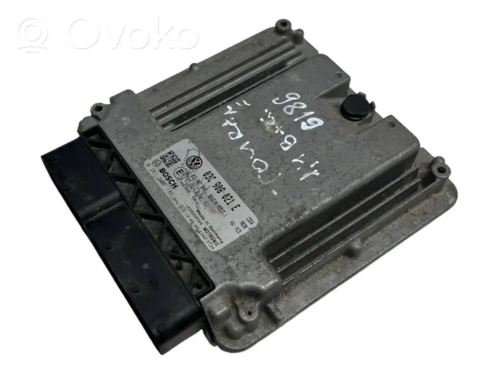 Volkswagen Touran II Calculateur moteur ECU 03C906021E