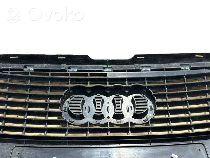 Audi A6 S6 C6 4F Grotelės viršutinės 4F0853651S