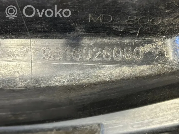 Peugeot 301 Etupuskurin ylempi jäähdytinsäleikkö 9816026080