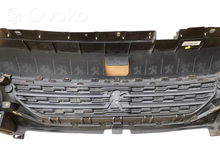 Peugeot Rifter Maskownica / Grill / Atrapa górna chłodnicy 981688680