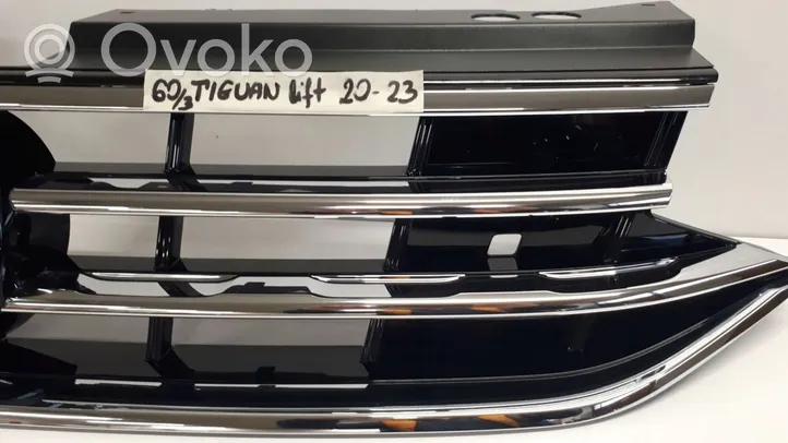 Volkswagen Tiguan Maskownica / Grill / Atrapa górna chłodnicy 5NA853651BE