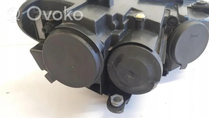 Volkswagen Scirocco Lampa przednia 1K8941005G