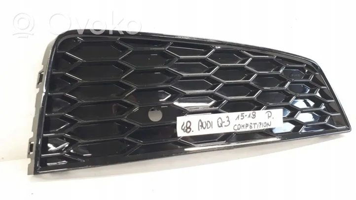 Audi Q3 8U Etupuskurin alempi jäähdytinsäleikkö 8U0807682