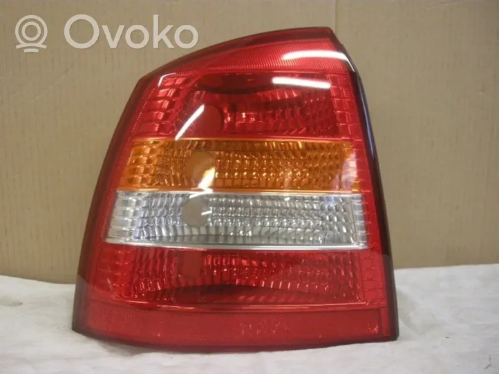 Opel Astra H Lampa tylna 