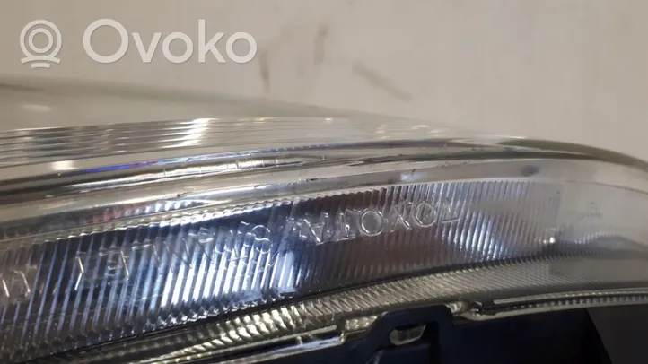 Toyota Corolla Verso AR10 Lampa przednia 