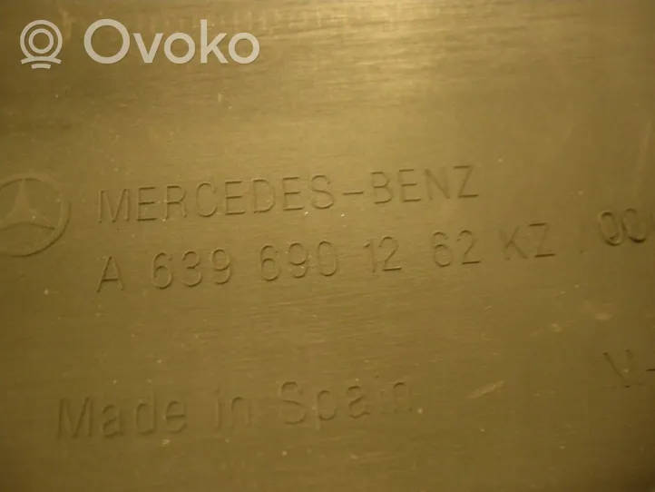 Mercedes-Benz Vito Viano W639 Listwa drzwi tylnych 