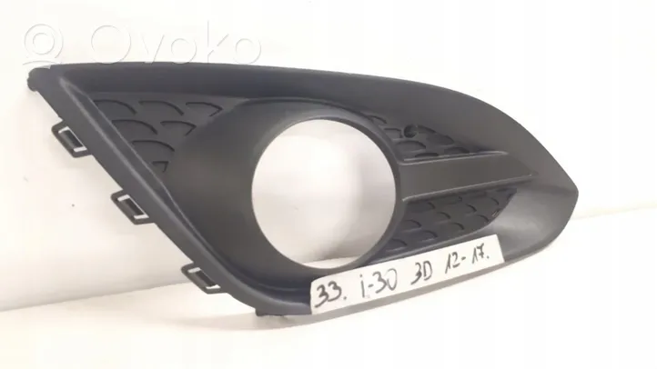 Hyundai i30 Front fog light trim/grill 