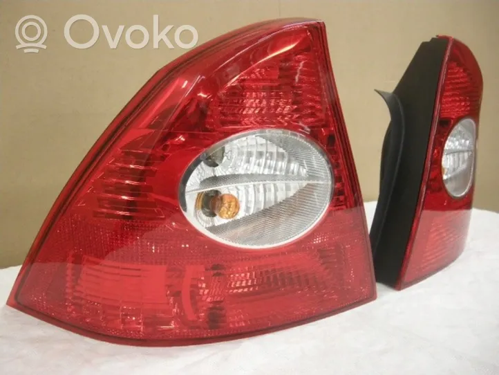 Ford Focus Lampy tylne / Komplet 